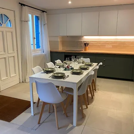 Les Hirondelles De *