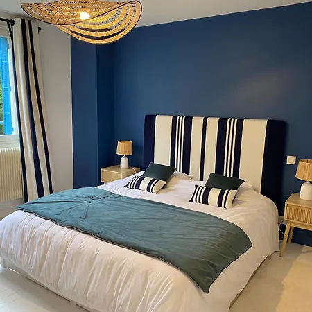 Les Hirondelles De Trouville-sur-Mer