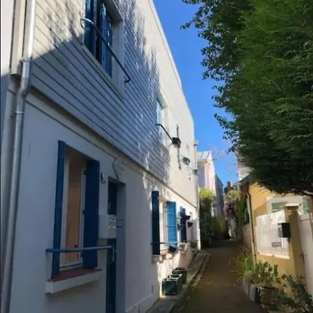 Villa Les Hirondelles De *